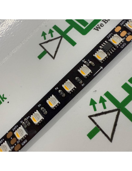 rgbw-adressierbarer-led-streifen-24v-schwarzes-pcb
