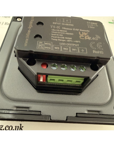 24V Schwarzer Glas-Wanddimmer für einfarbige...