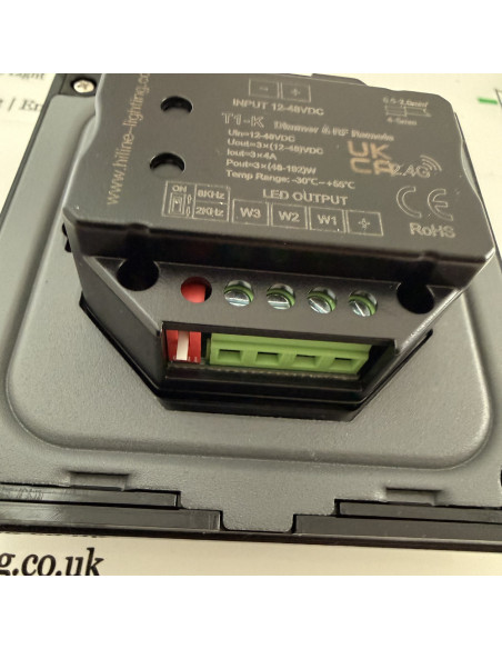 24V Schwarzer Glas-Wanddimmer für einfarbige LED-Streifen