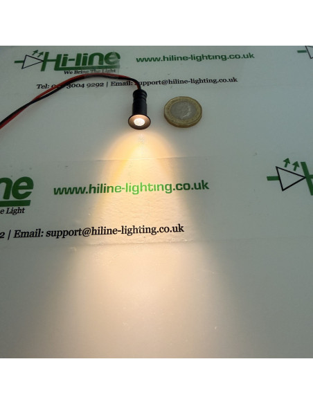 Schwarzer 30 Grad Mini LED Akzent Spot 3000K Strahl auf Papier