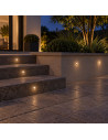 Warmweisse Mini-Einbau-LED-Spots in Gartentreppenstufe 24V IP68