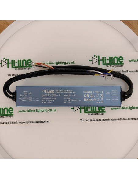 Gerade Ansicht des Treibers HL-DALI-DT8-CV-100W-24V-IP67, blaues IP67-Gehäuse mit Netz- und LED-Leitung.