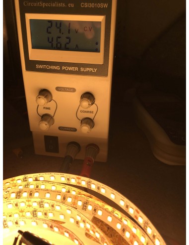 Warmweißer LED-Streifen 3000K 28.8W/m