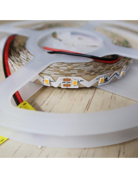 Hochbiegsamer Warmweißer LED-Streifen 24V-14,4W/m IP65-PU CRI80 SMD2835