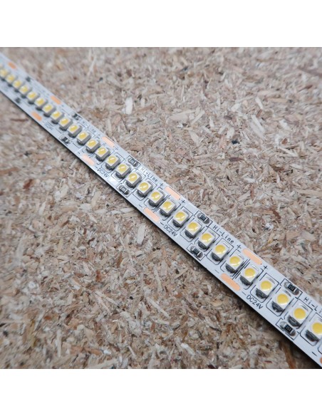 Naturweißer LED Streifen 240 LEDs / Meter CRI 80+
