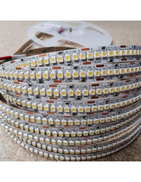 Naturweißer LED Streifen 240 LEDs / Meter CRI 80+