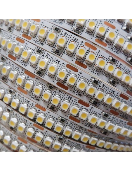 Naturweißer LED Streifen 240 LEDs / Meter CRI 80+