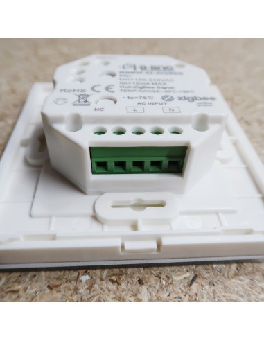 ZigBee 4-Zone RGB and RGBW touch panel (wall mount)