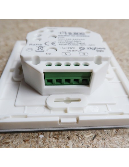 ZigBee 4-Zone RGB and RGBW touch panel (wall mount)