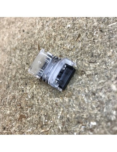 Strip to strip connector for high density 12mm IP00 single colour LED strips