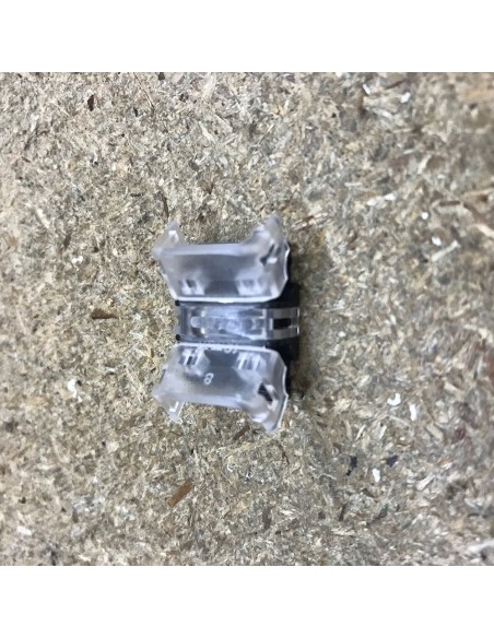 Strip to strip connector for high density 12mm IP00 single colour LED strips