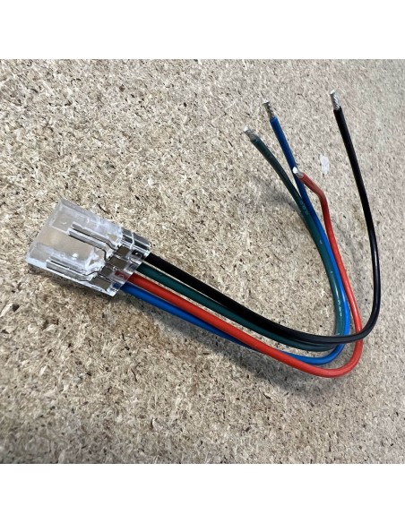 10mm-4-poliger-cob-rgb-led-streifen-anschluss-nahaufnahme