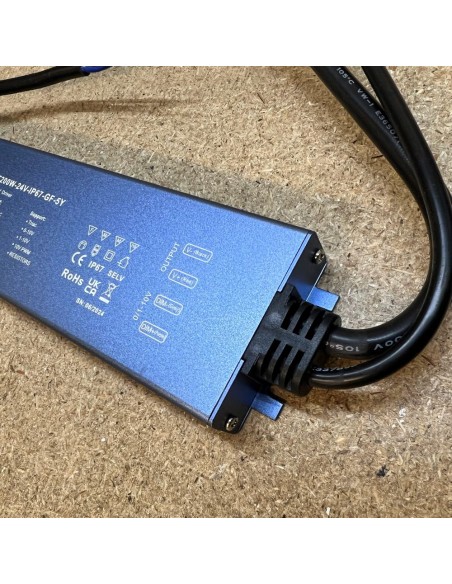 wasserdichter-led-treiber-24v-200w-dimmbar