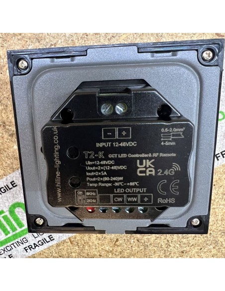 12-48v-cct-controller-tunable-white-led-streifen-dimmer-nahaufnahme-schwarz T2-K