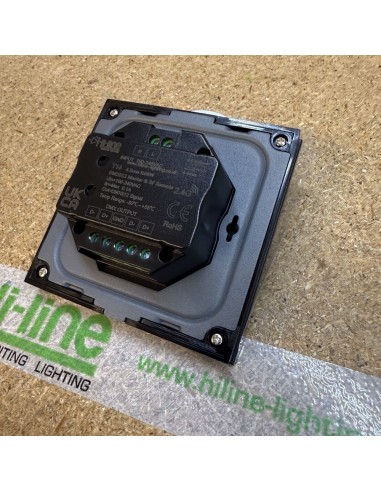 schwarz-led-touchpanel-lichtsteuerung-t14