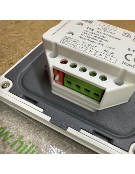T18 Touch-Panel 0/1-10V Dimmer | RF 2,4GHz | AC 100-240V | Weißes Glas