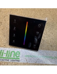 schwarzes-rgbw-led-wandpanel-controller-t4-1